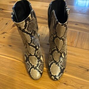 French connection Snakeskin Boots size 8. Worn twice